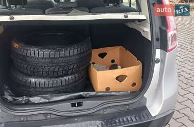 Минивэн Renault Megane Scenic 2011 в 
