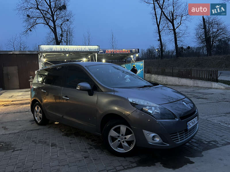 Минивэн Renault Megane Scenic 2009 в 