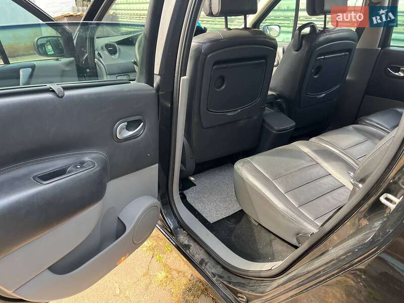 Минивэн Renault Megane Scenic 2004 в Коростене