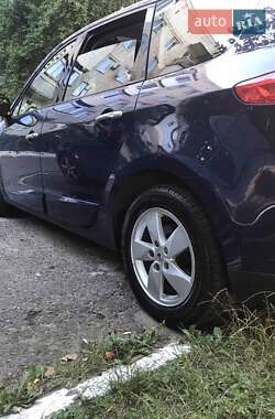 Минивэн Renault Megane Scenic 2009 в 