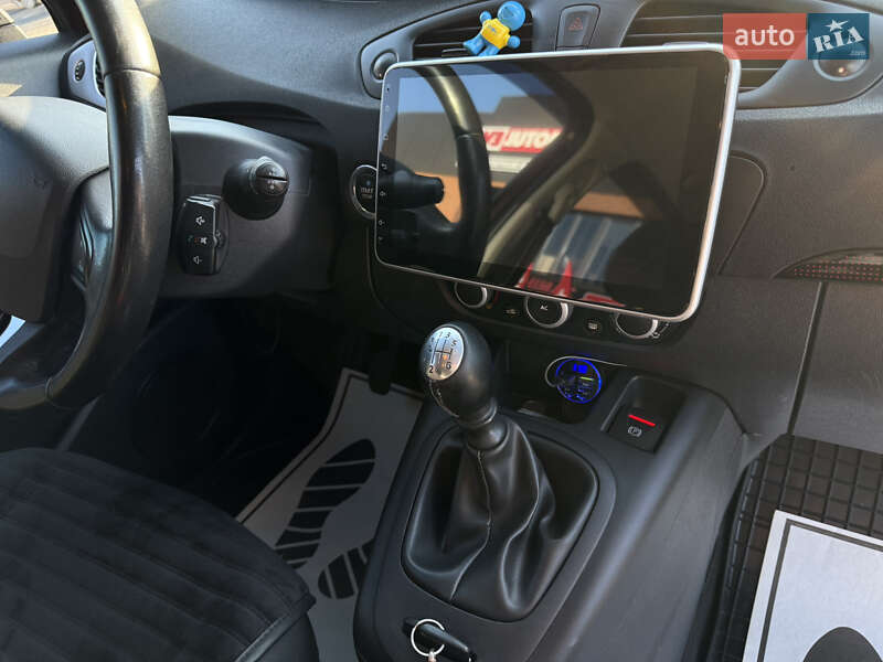 Минивэн Renault Megane Scenic 2013 в Ивано-Франковске фото 72 Минивэн Renault Megane Scenic 2013 в Ивано-Франковске