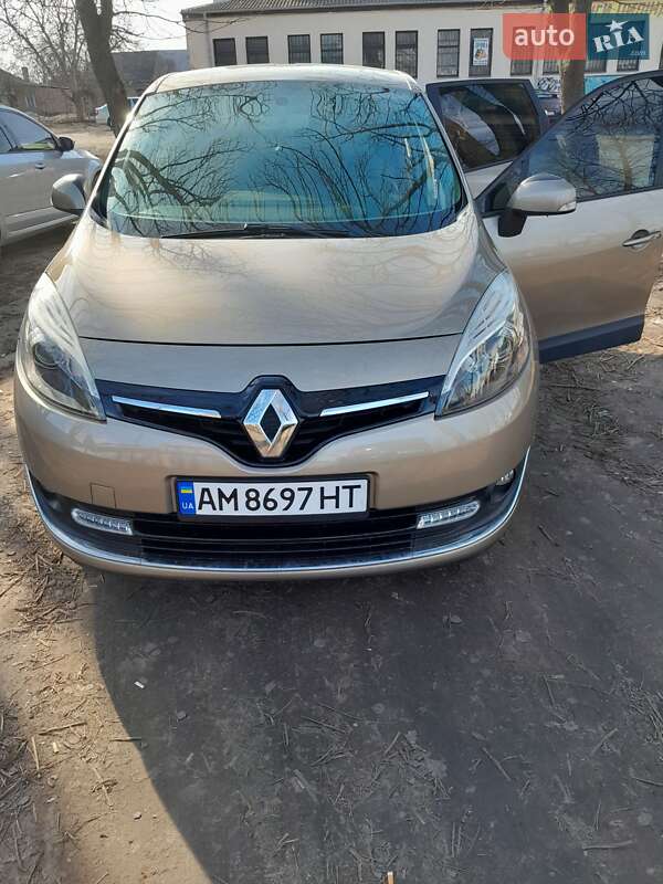Минивэн Renault Megane Scenic 2013 в 