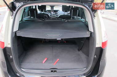 Минивэн Renault Megane Scenic 2013 в 