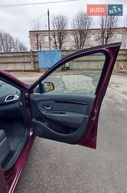 Минивэн Renault Megane Scenic 2012 в 