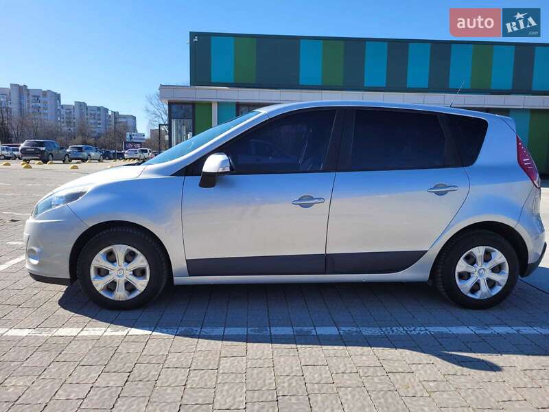 Renault Megane Scenic 2011