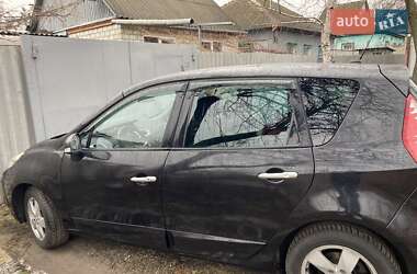 Минивэн Renault Megane Scenic 2010 в 
