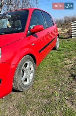 Минивэн Renault Megane Scenic 2004 в 