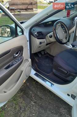 Минивэн Renault Megane Scenic 2012 в 
