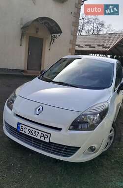 Минивэн Renault Megane Scenic 2012 в 