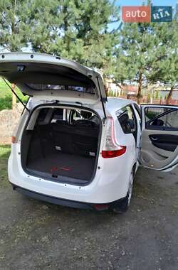 Минивэн Renault Megane Scenic 2012 в 