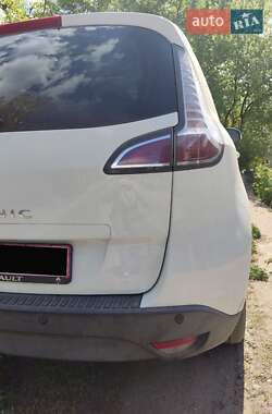 Минивэн Renault Megane Scenic 2012 в 