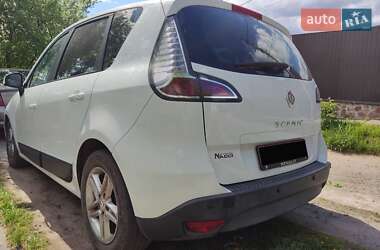 Минивэн Renault Megane Scenic 2012 в 