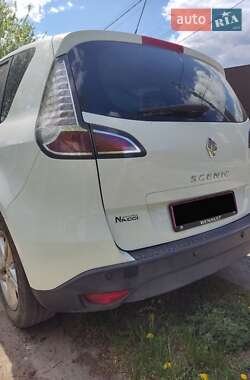 Минивэн Renault Megane Scenic 2012 в 