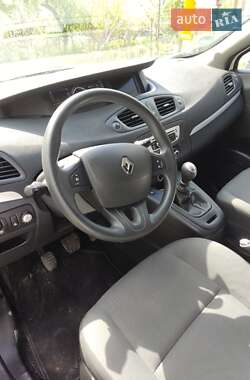 Минивэн Renault Megane Scenic 2012 в 