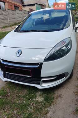 Минивэн Renault Megane Scenic 2012 в 