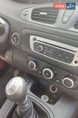 Минивэн Renault Megane Scenic 2012 в 