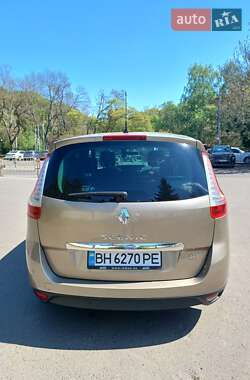 Минивэн Renault Megane Scenic 2014 в 