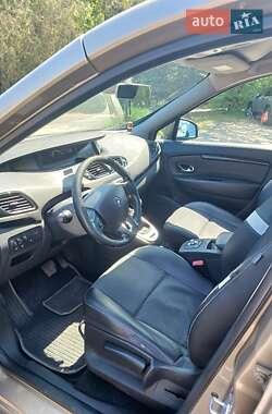 Минивэн Renault Megane Scenic 2014 в 