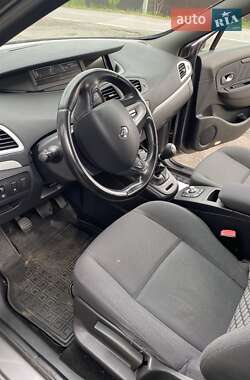 Мінівен Renault Megane Scenic 2011 в 