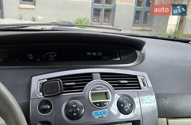 Минивэн Renault Megane Scenic 2004 в 