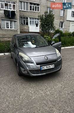 Минивэн Renault Megane Scenic 2009 в 