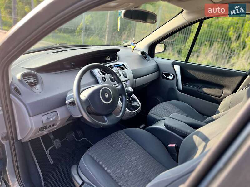 Минивэн Renault Megane Scenic 2006 в Дубно