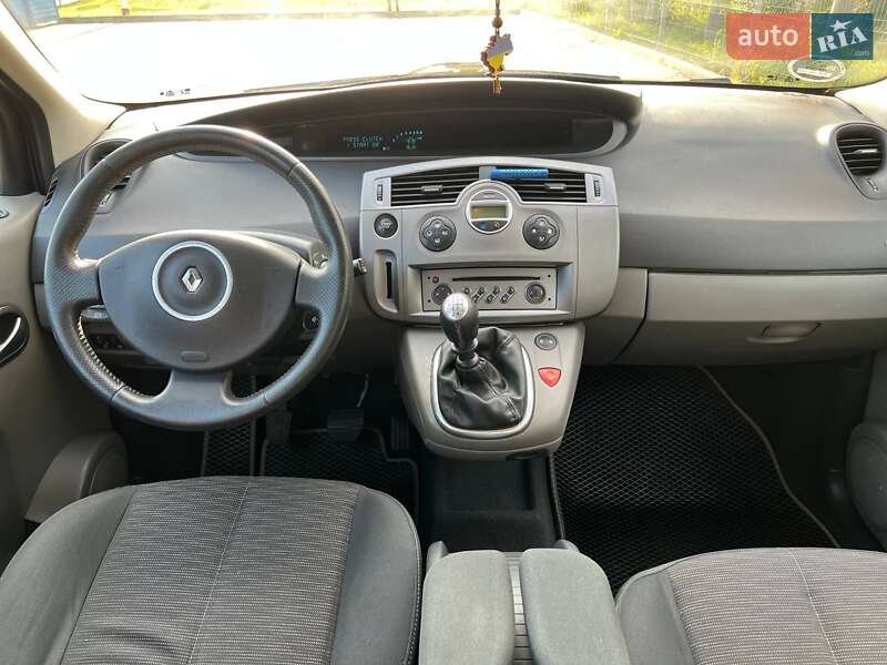 Минивэн Renault Megane Scenic 2006 в Дубно