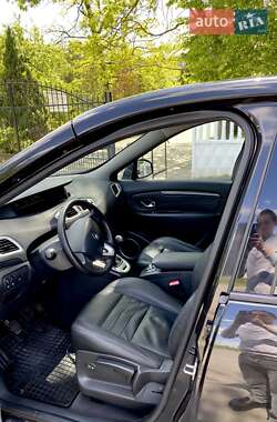 Минивэн Renault Megane Scenic 2010 в 
