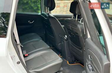 Мінівен Renault Megane Scenic 2012 в 