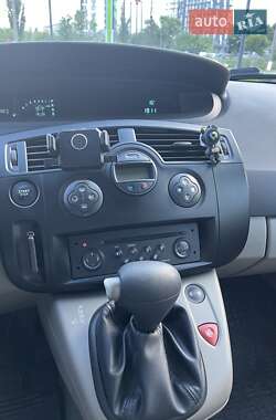 Минивэн Renault Megane Scenic 2005 в 