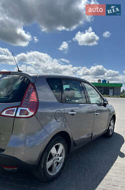 Минивэн Renault Megane Scenic 2010 в 
