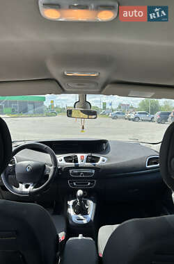Минивэн Renault Megane Scenic 2010 в 