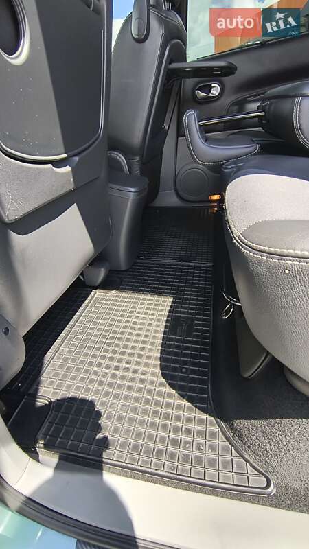 Минивэн Renault Megane Scenic 2005 в Золочеве