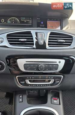 Минивэн Renault Megane Scenic 2015 в 