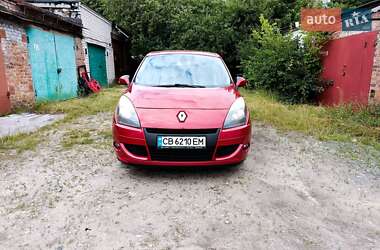 Минивэн Renault Megane Scenic 2010 в 