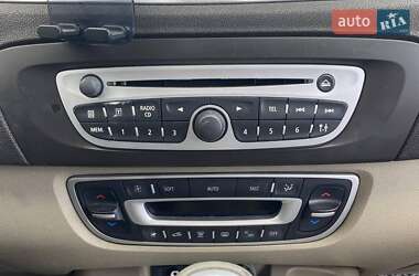 Минивэн Renault Megane Scenic 2010 в 