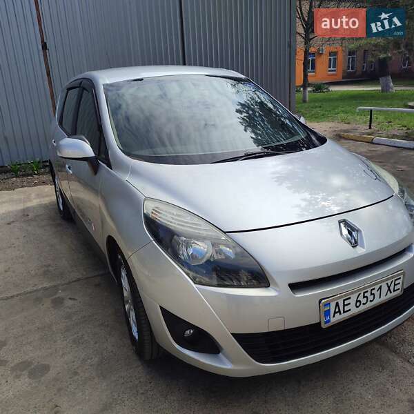 Минивэн Renault Megane Scenic 2009 в Долинской