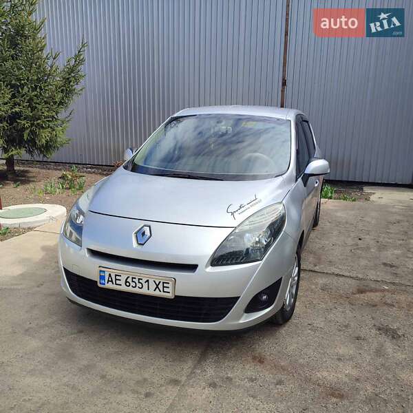 Минивэн Renault Megane Scenic 2009 в Долинской