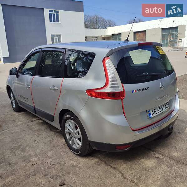 Минивэн Renault Megane Scenic 2009 в Долинской