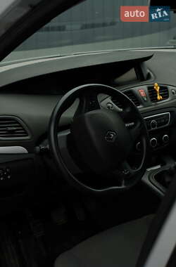 Мінівен Renault Megane Scenic 2011 в  фото 3 Мінівен Renault Megane Scenic 2011 в