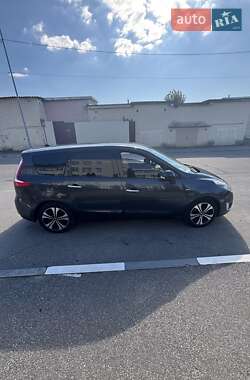 Минивэн Renault Megane Scenic 2011 в 