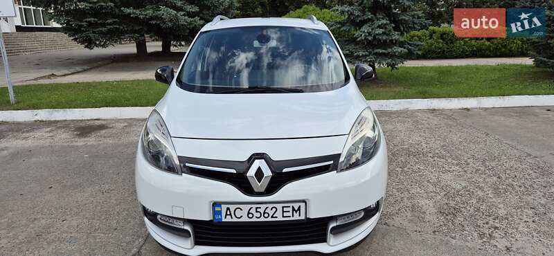 Минивэн Renault Megane Scenic 2015 в 