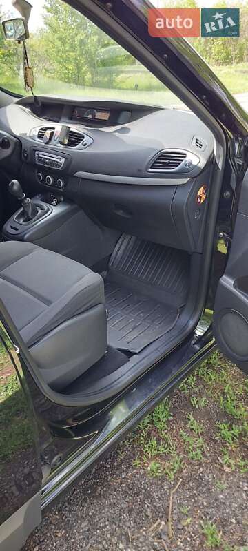 Минивэн Renault Megane Scenic 2011 в Александрие фото 6 Минивэн Renault Megane Scenic 2011 в Александрие