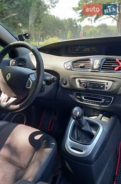 Минивэн Renault Megane Scenic 2012 в 