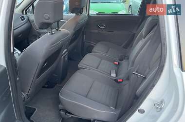 Минивэн Renault Megane Scenic 2015 в 