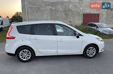 Минивэн Renault Megane Scenic 2015 в 