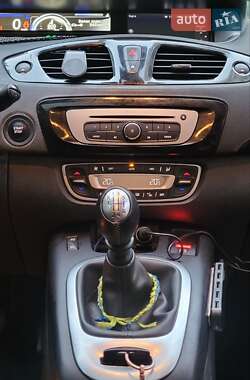 Минивэн Renault Megane Scenic 2016 в 