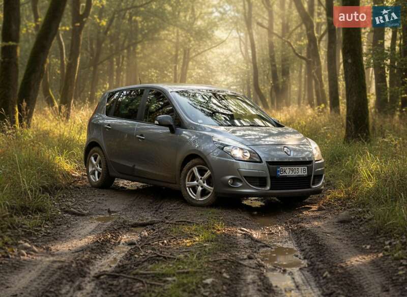 Минивэн Renault Megane Scenic 2009 в 
