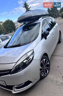 Минивэн Renault Megane Scenic 2015 в 