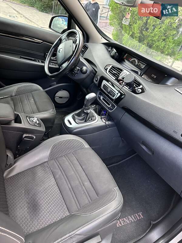 Минивэн Renault Megane Scenic 2015 в Коростене